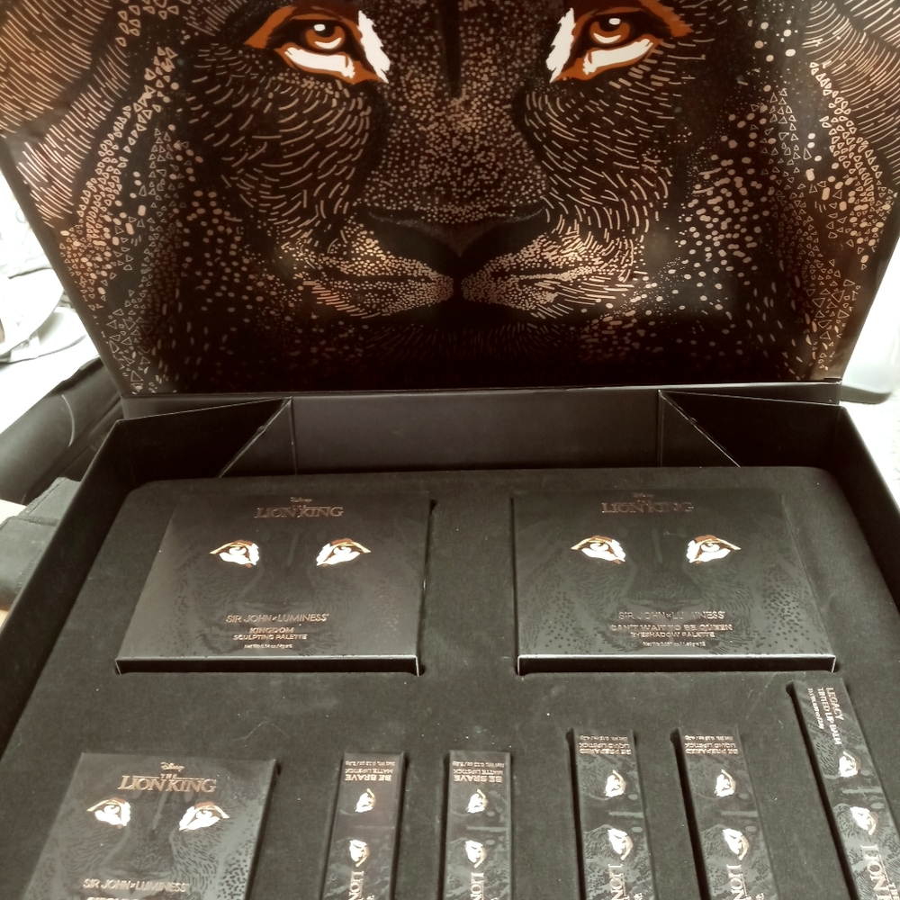 Lion King collector's vault by Sir John x Luminess